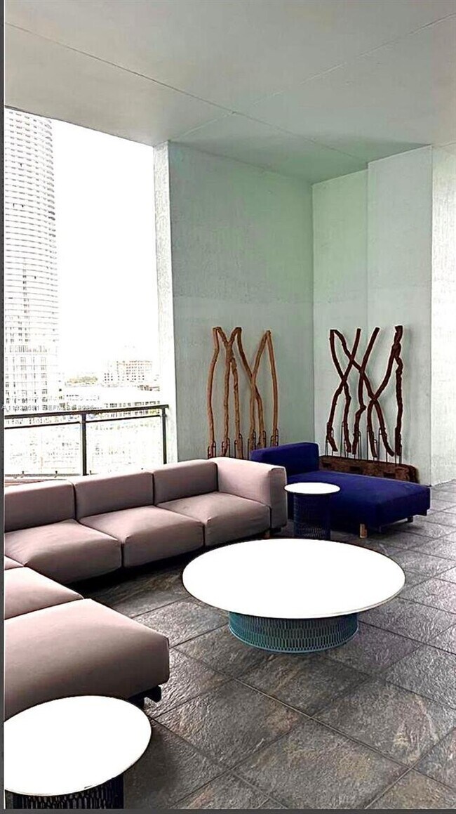 Building Photo - 90 SW 3rd St