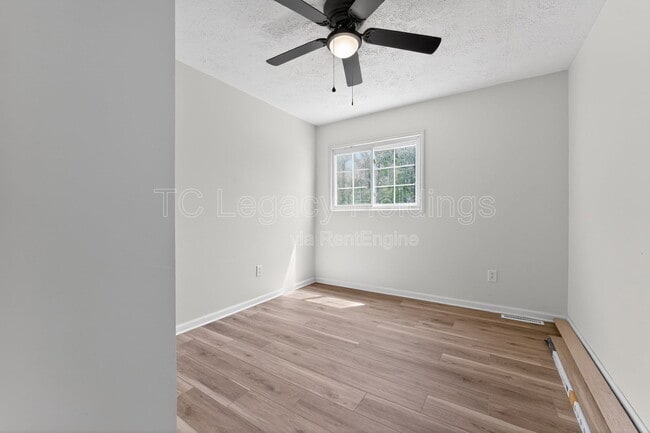 Building Photo - 90 Needham St