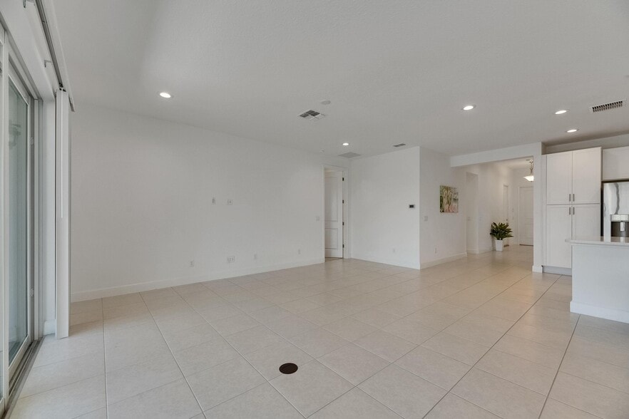 Building Photo - 4915 Sienna Isles Ave