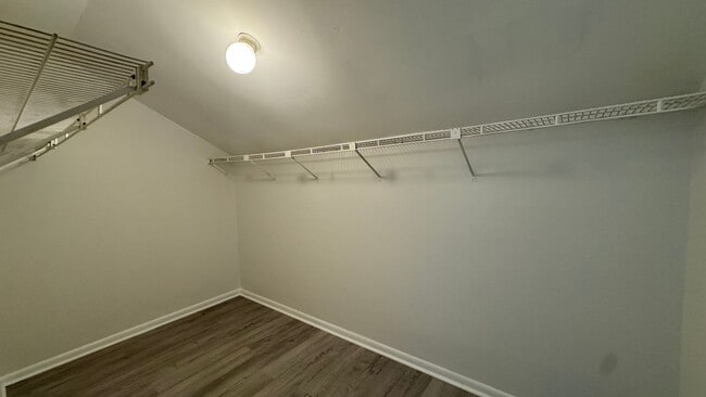Building Photo - Beautifully Renovated 3-Bed, 2-Bath Townhome