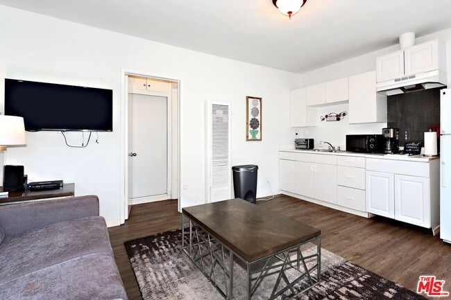 Building Photo - 3743 McLaughlin Ave