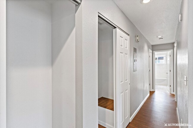 Building Photo - Bayshore-Klatt