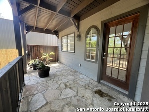 Building Photo - 568 Lake Forest