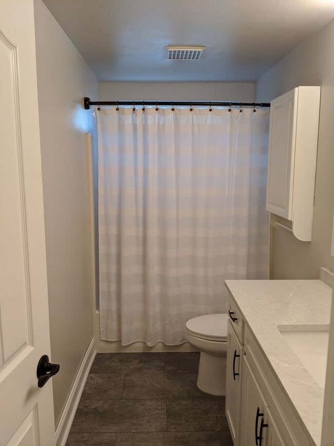 Building Photo - 4703 Cypress Dr