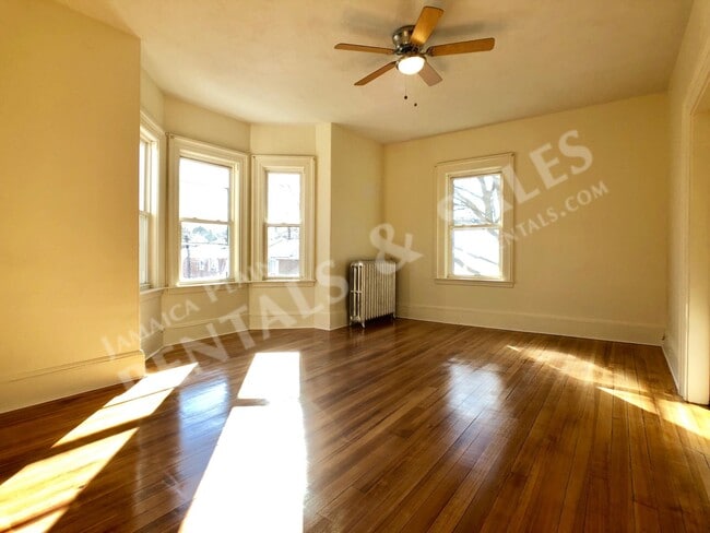 Building Photo - 47 Custer St