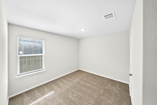 Building Photo - 3 Bedroom Rental in Convenient West San Antonio Location