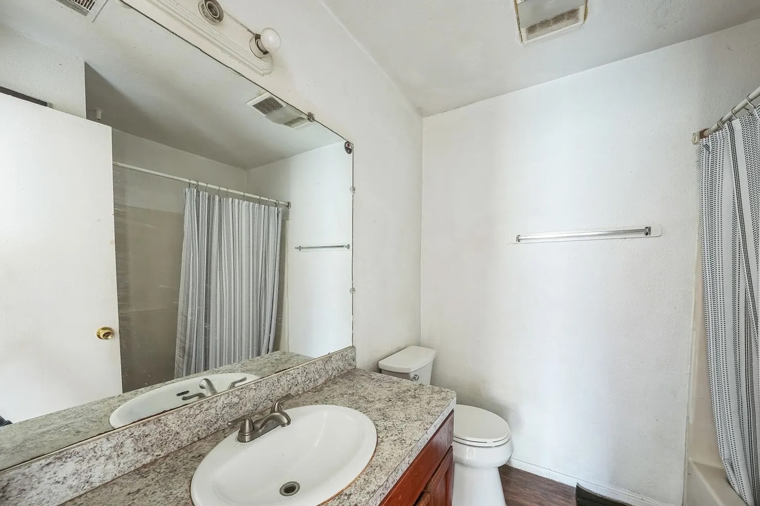 Building Photo - Room in Duplex on Park Plaza Dr