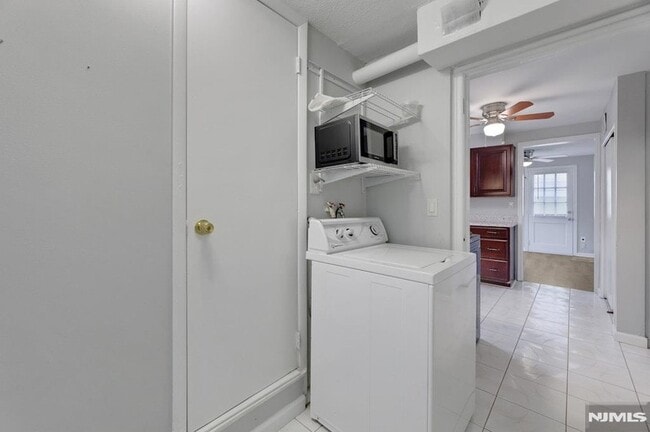 Building Photo - 95 Grove St