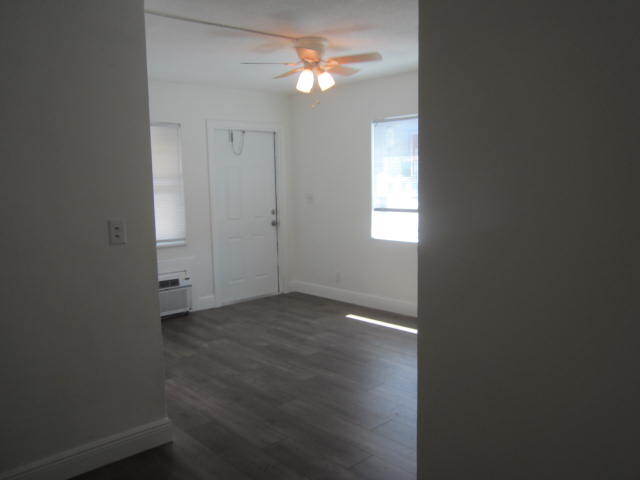 Building Photo - 313 SE 10th Ave