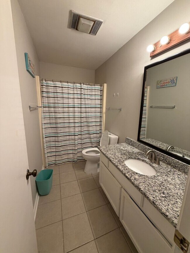 Building Photo - 9505 Balsa Dr