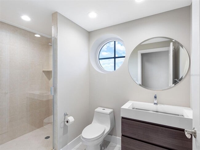 Building Photo - 5823 Bowen Daniel Dr