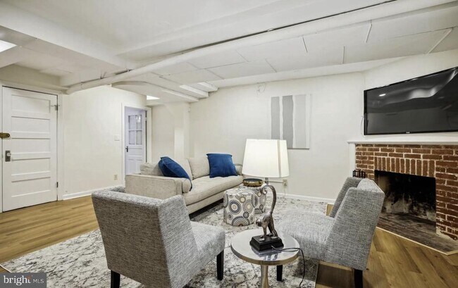 Building Photo - 1770 Hobart St NW