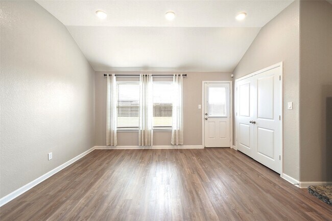 Building Photo - 30023 Vallonea Oak