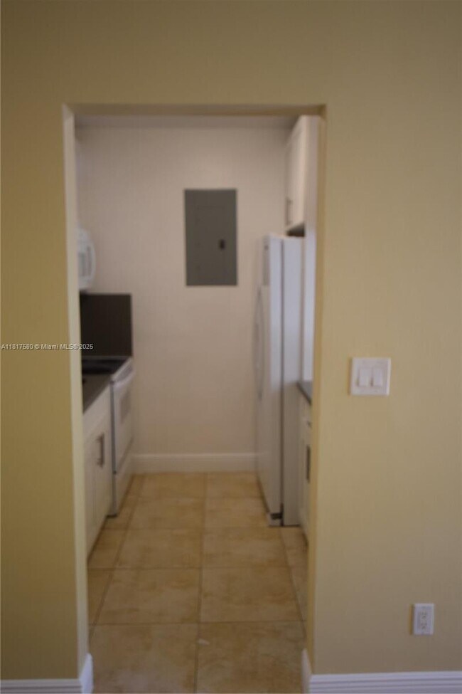 Building Photo - 2915 Plunkett St
