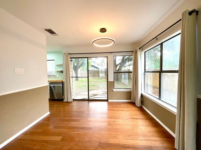 Building Photo - 2-Story 3 Bedroom / 2.5 Bath Home Near Lackland AFB!