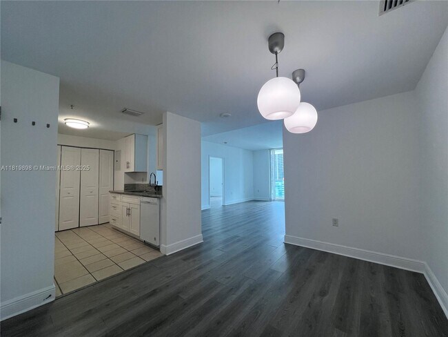 Building Photo - 1250 S Miami Ave