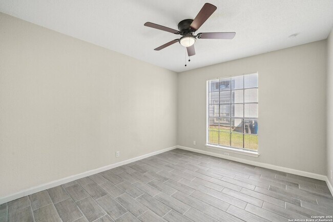 Building Photo - 10609 Starcrest Dr