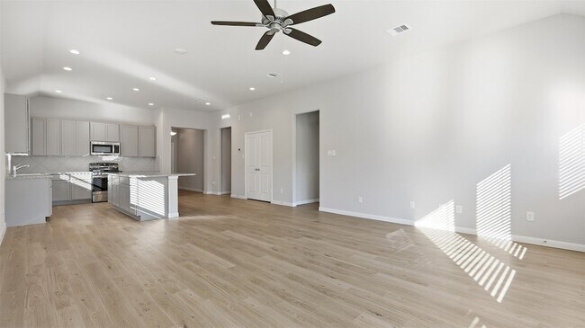 Building Photo - 3918 Sugardale St