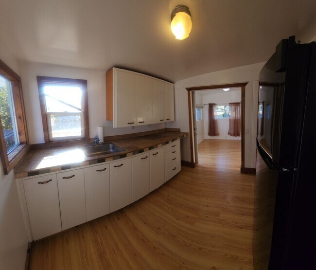 Building Photo - 1941 Abbott St