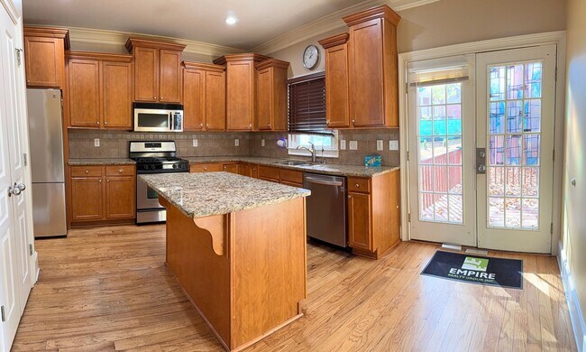 Building Photo - 4 BED/2 BATH PRIVATE DECATUR ESTATE FOR LE...