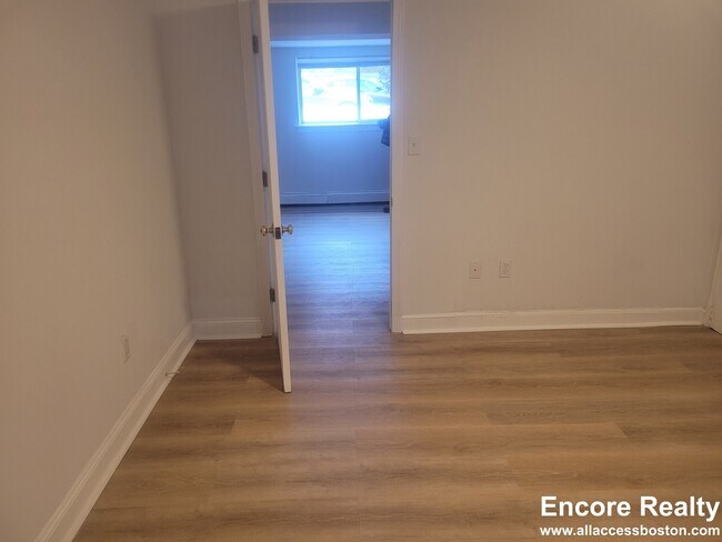 Building Photo - 61 Selkirk Rd