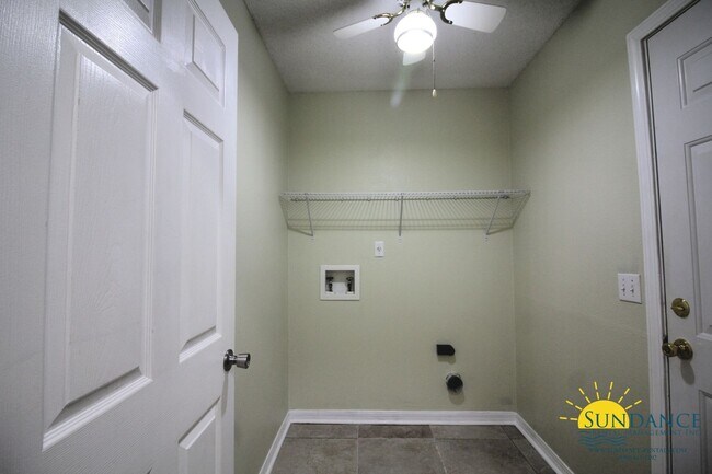 Building Photo - Gorgeous 3 Bedroom Home in Fort Walton Beach