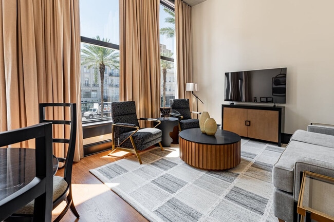 Building Photo - 1011 Canal St