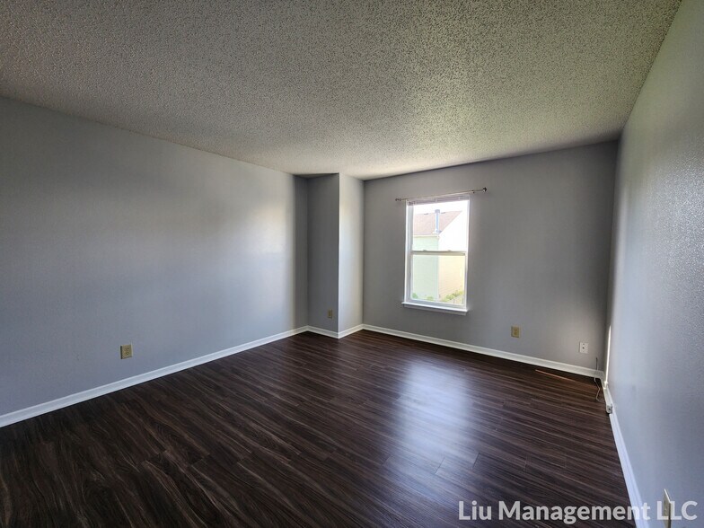 Building Photo - 10345 Carrington Way