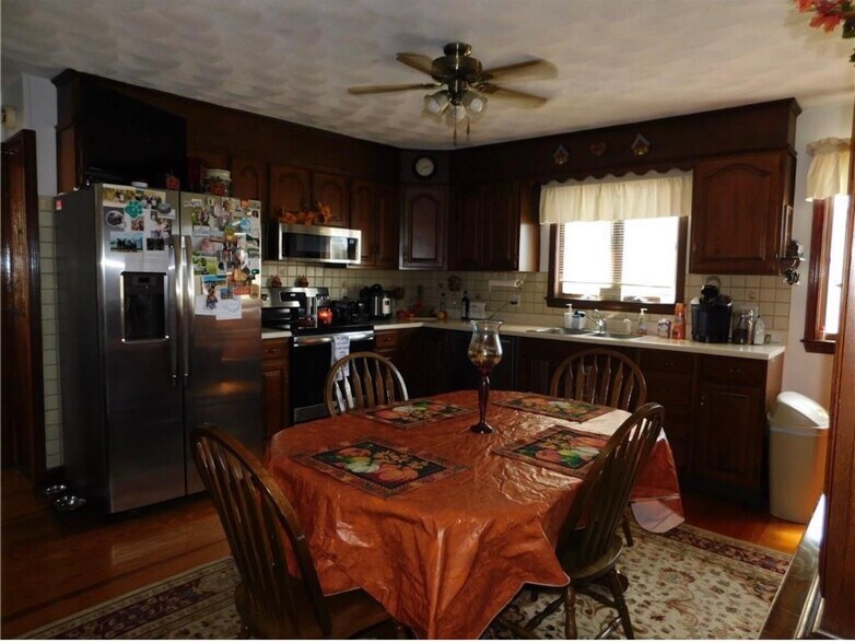 Building Photo - 242 Market St