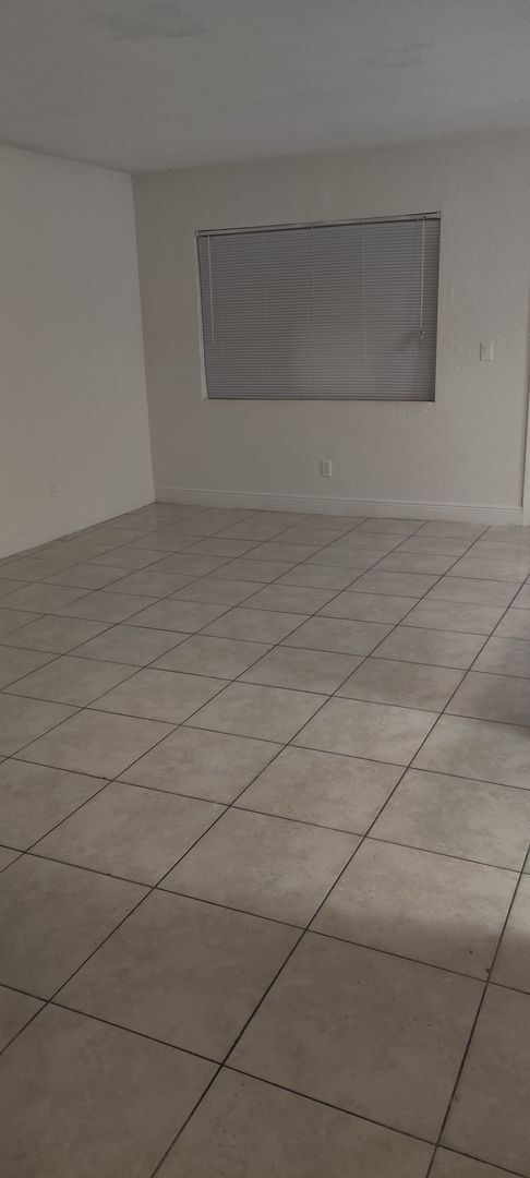 Building Photo - Ground floor 2 bedroom condo