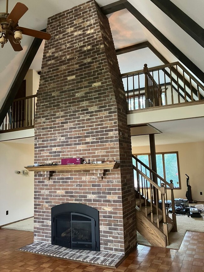 Building Photo - 4 Bedroom 3.5 Bath Wooded Lot