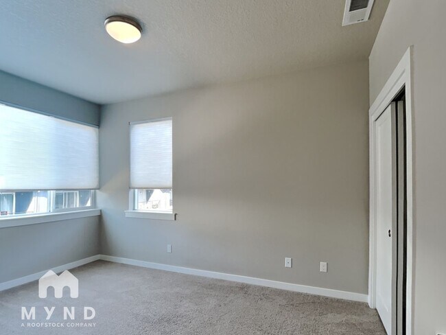 Building Photo - 17231 SW Goldcrest Ln