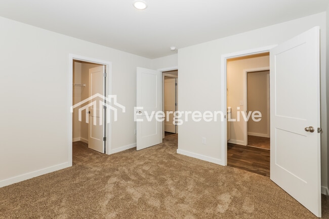 Building Photo - 250 Crababble Rd