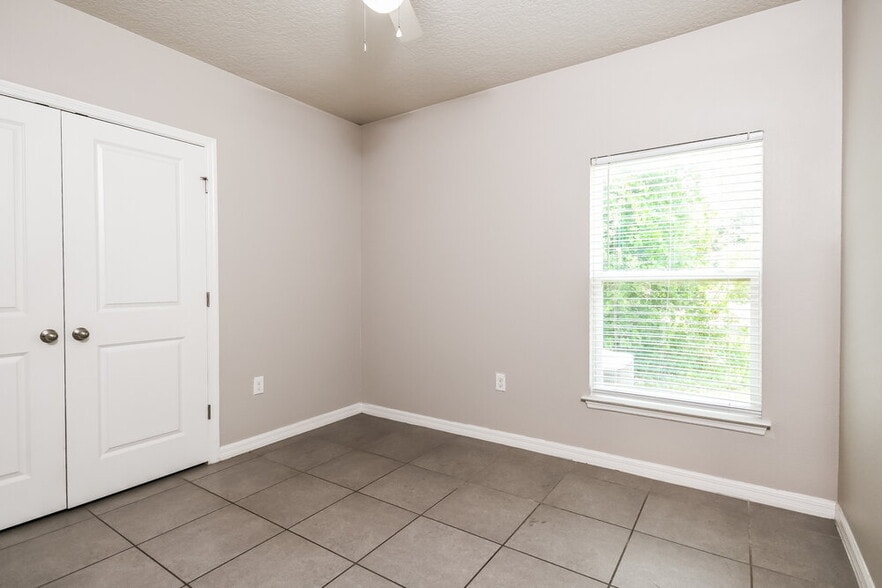 Building Photo - 108 Milton Pl