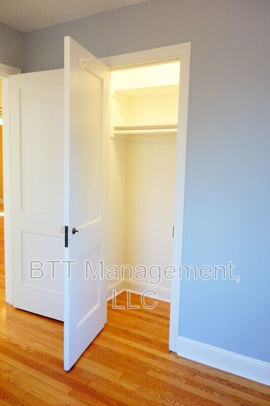 Building Photo - 907 Hudson Ave