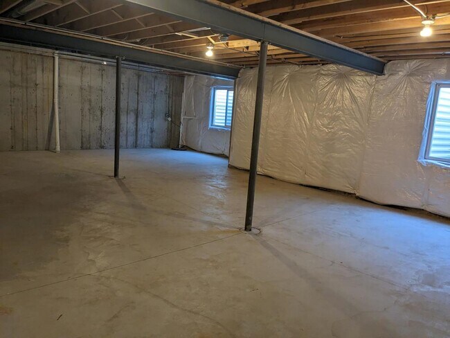 Building Photo - 2 Solara Ct