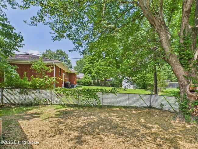 Building Photo - 207 Greenlawn Dr