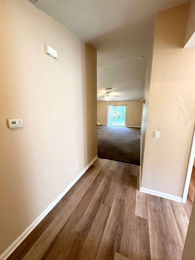 Building Photo - 23 Eton Ln