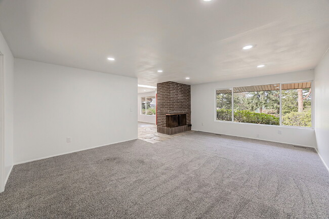 Building Photo - 13918 SE 23rd St