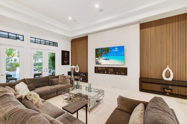 Building Photo - 17662 Cadena Dr