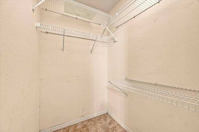 Building Photo - 2393 Paulette Dr