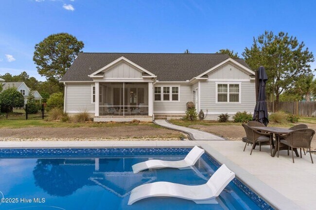 Building Photo - Welcome to this stunning 4-bedroom, 3.5-ba...