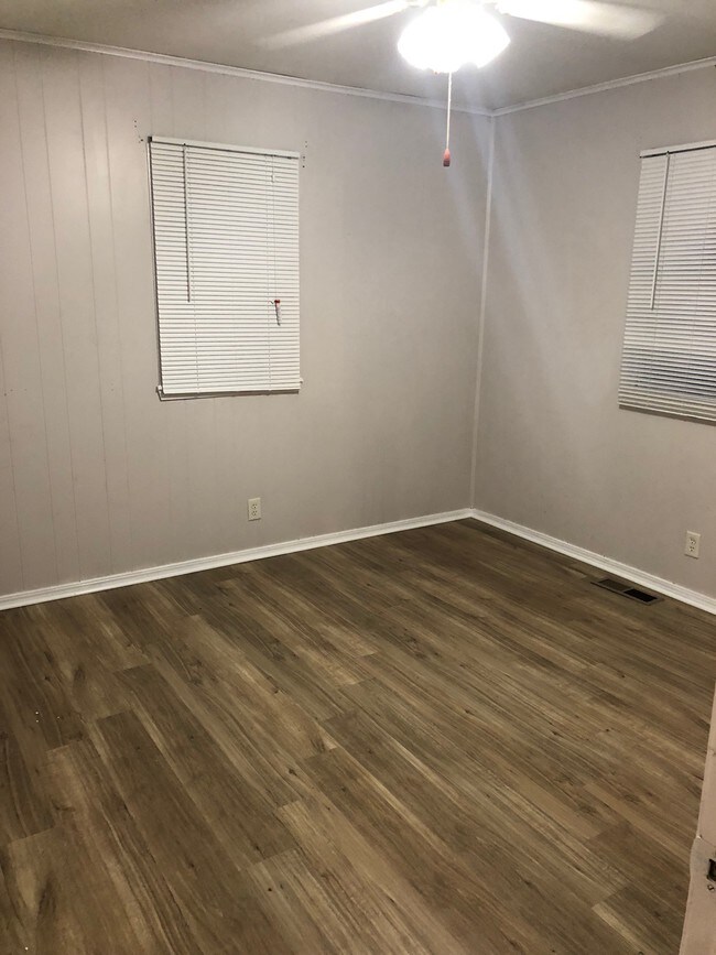 Building Photo - 6 W 32nd St