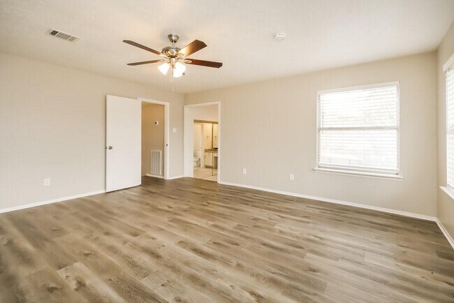 Building Photo - 15802 St Lawrence Cir