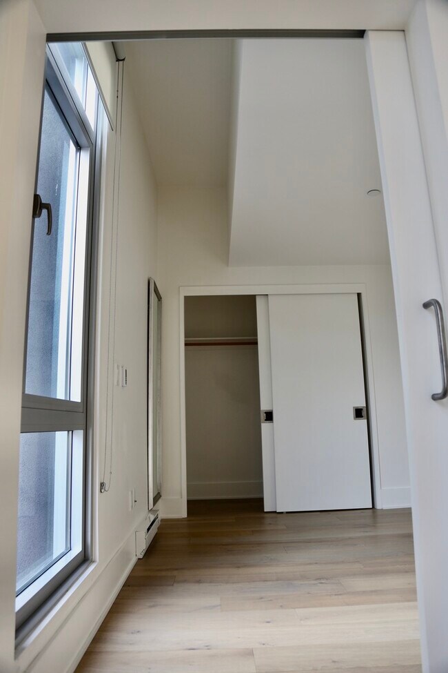 Building Photo - 1075 Market St