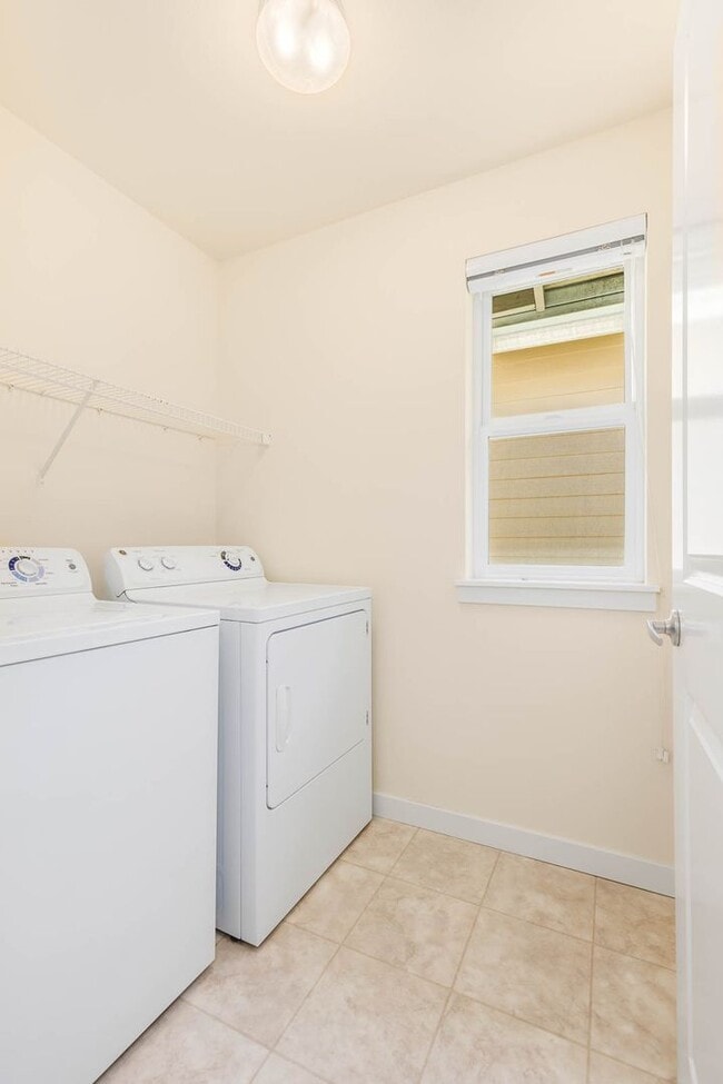 Building Photo - 516 Lingering Pine Dr NW