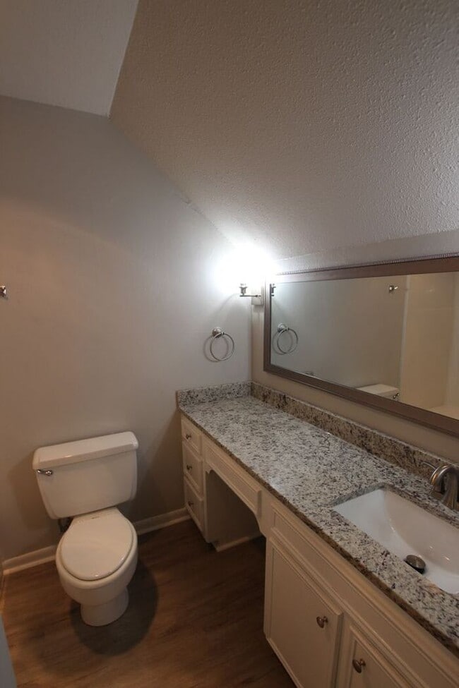 Building Photo - Available Now! Recently remodeled 3/2 in T...