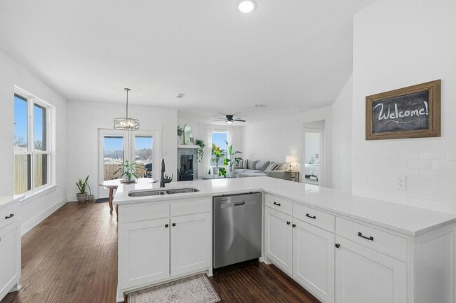 Building Photo - 1656 Whiterock Dr