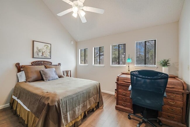 Building Photo - 15 Casa Verde St