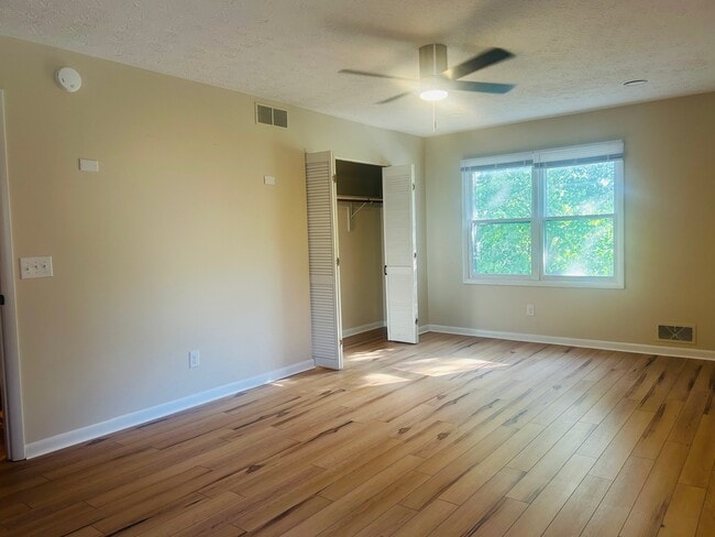 Building Photo - 6 Talbot Dr